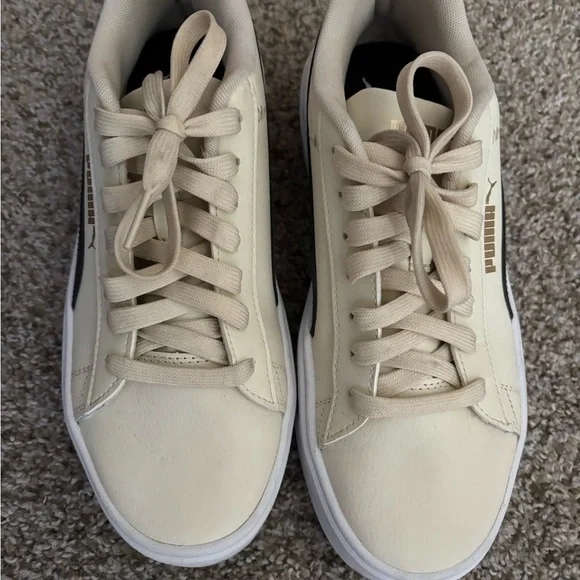 Puma Cream and Black Sneakers - Picture 2 of 6
